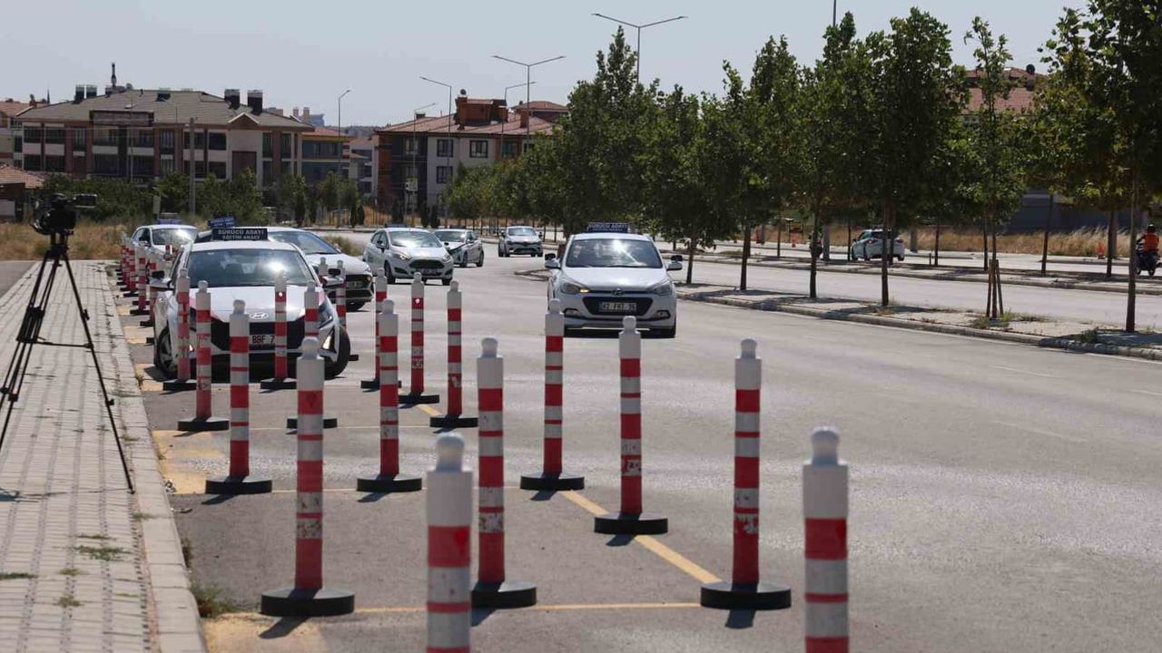 Ehliyet sınavlarında serbest güzergahla gerçek sürücülük hedefleniyor