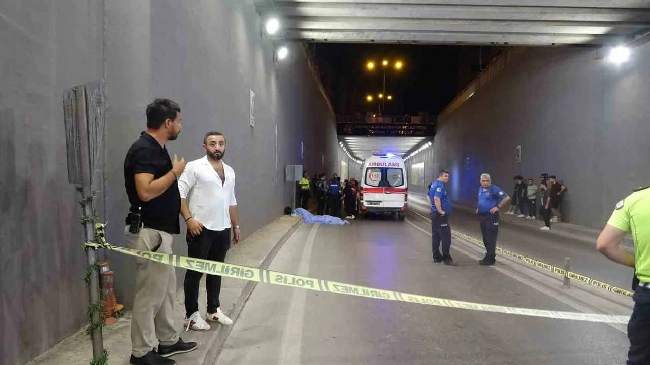 Ehliyetini yeni alan genç motosiklet sürücüsü altgeçitte yaşamını yitirdi