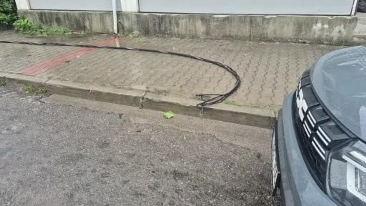 Ekipler Bartın'da kıvılcım çıkaran nakil hatlarını kontrol altına aldı