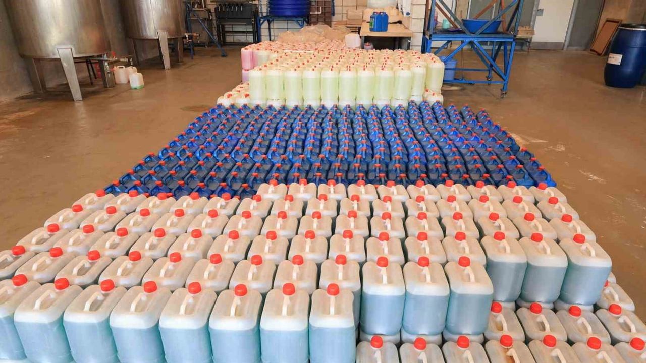 Elazığ atölyesinde mesleki eğitimle günde 10 ton temizlik ürünü üretiliyor