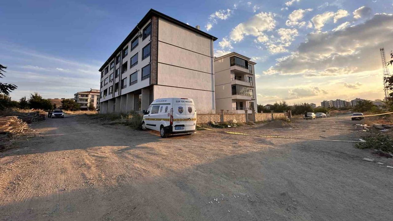 Elazığ'da apartman önünde silahlı çatışma: 1 kişi yaşamını yitirdi