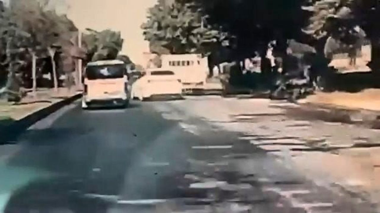 Elazığ'da bulvarda tehlikeli makas: araç kaydı, sürücü son anda kazayı önledi