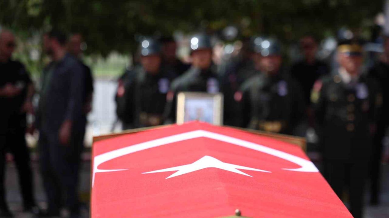 Elazığ'da gözyaşlarıyla uğurlanan tankçı uzman çavuş Coşkun Sevim