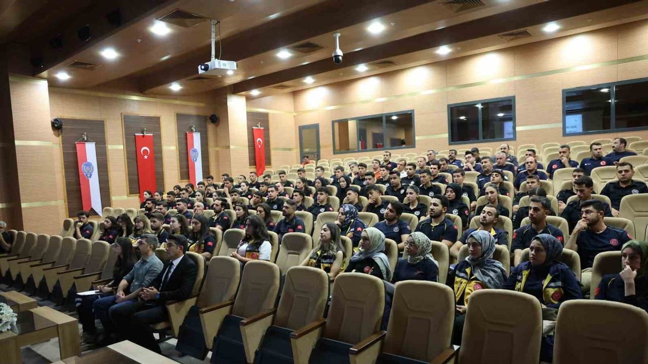 Elazığ'da ilk müdahaleyi yapan sağlık ve itfaiye ekiplerine adli delil eğitimi