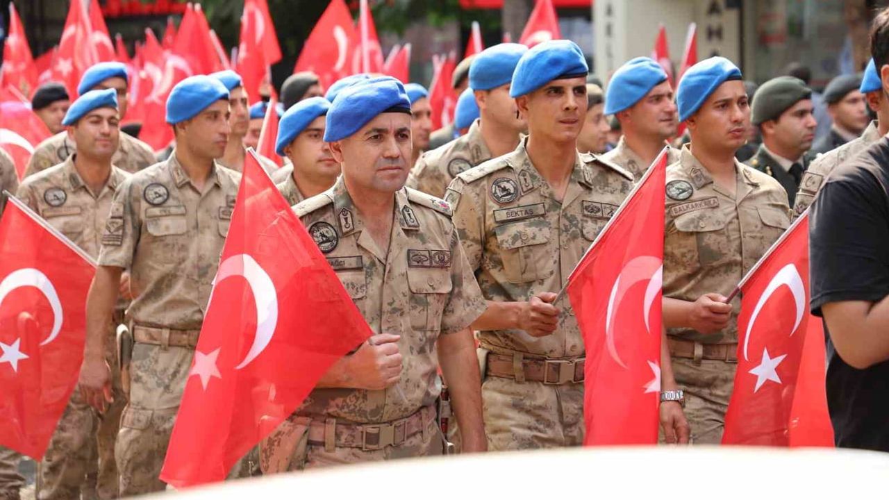 Elazığ'da kahramanlara saygı yürüyüşü düzenlendi