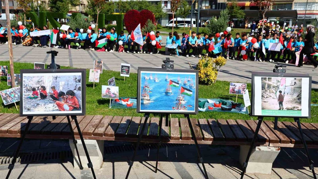 Elazığ'da öğrenciler Gazze için umut uçurtmalarıyla buluştu