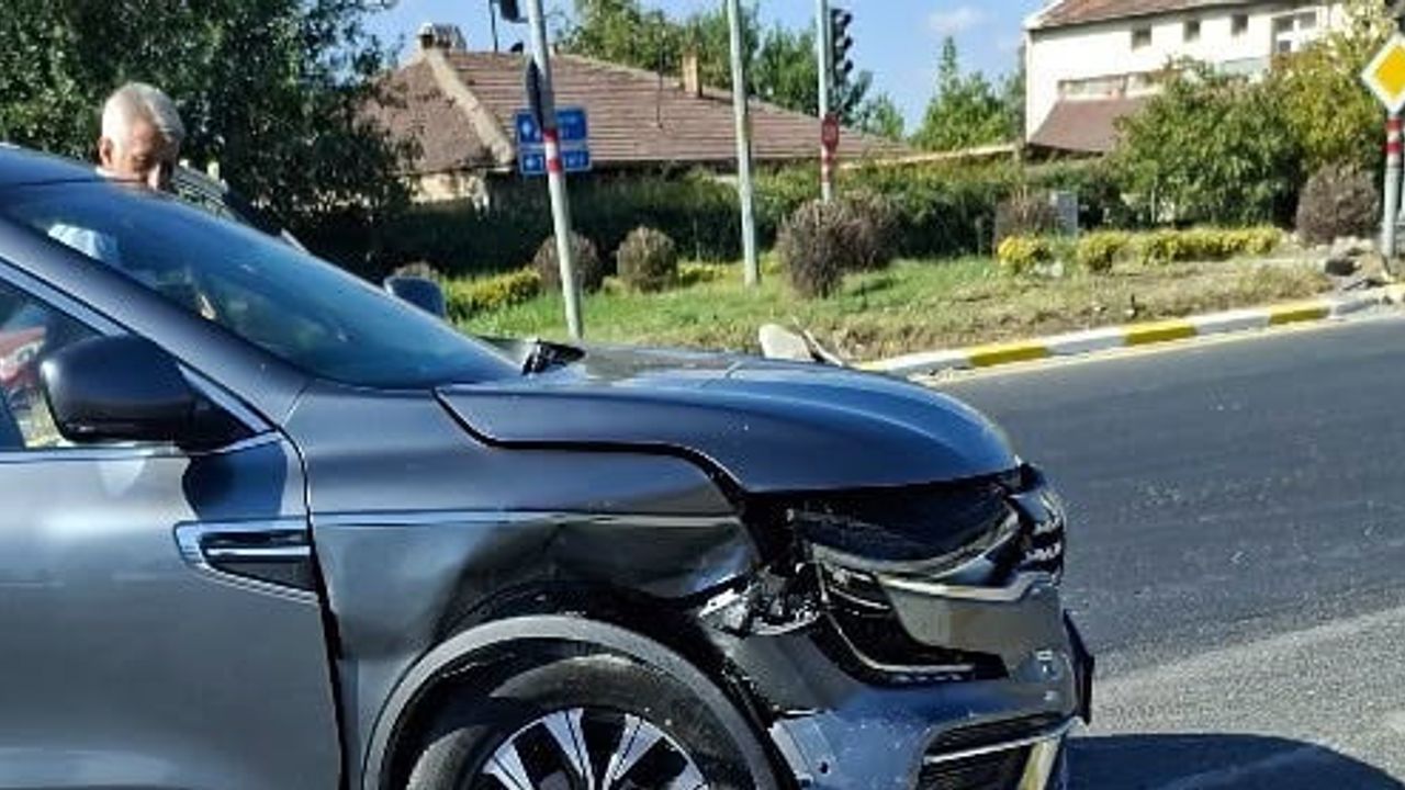 Elazığ'da OSB kavşağında çarpışma: bir kişi yaralandı