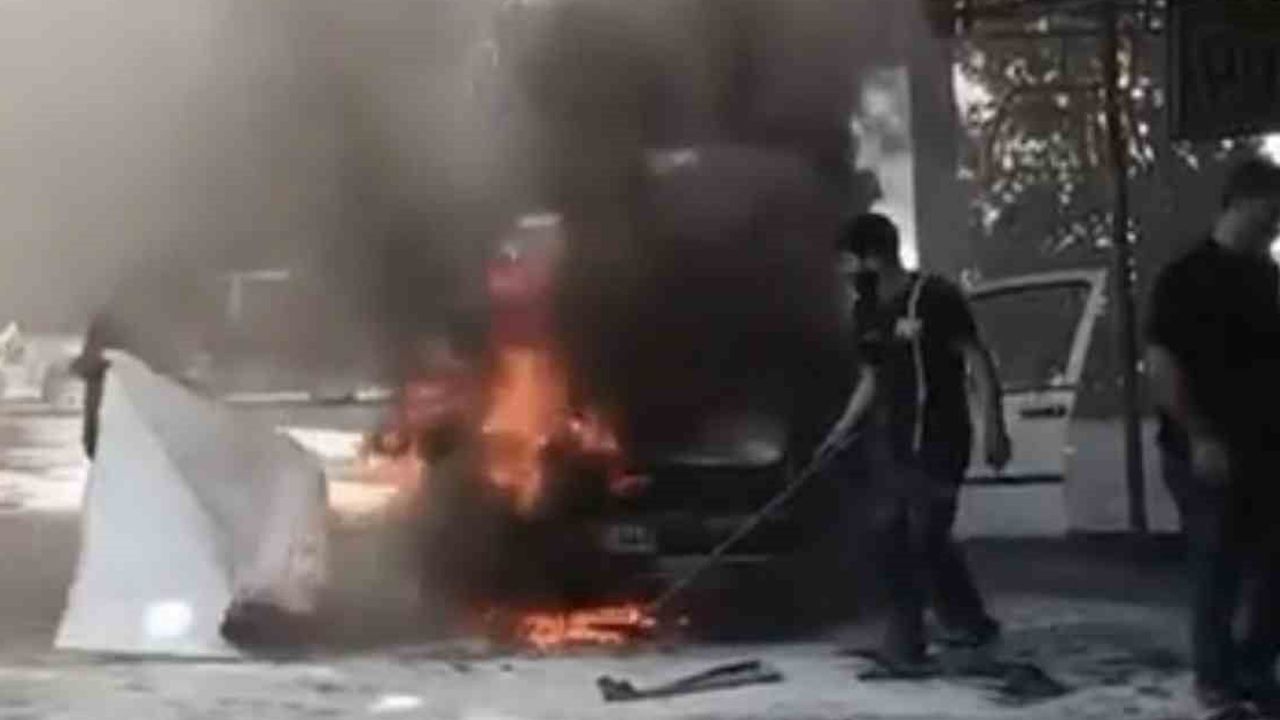 Elazığ'da sanayi sitesinde çıkan araç yangını tek aracı kullanılamaz hale getirdi