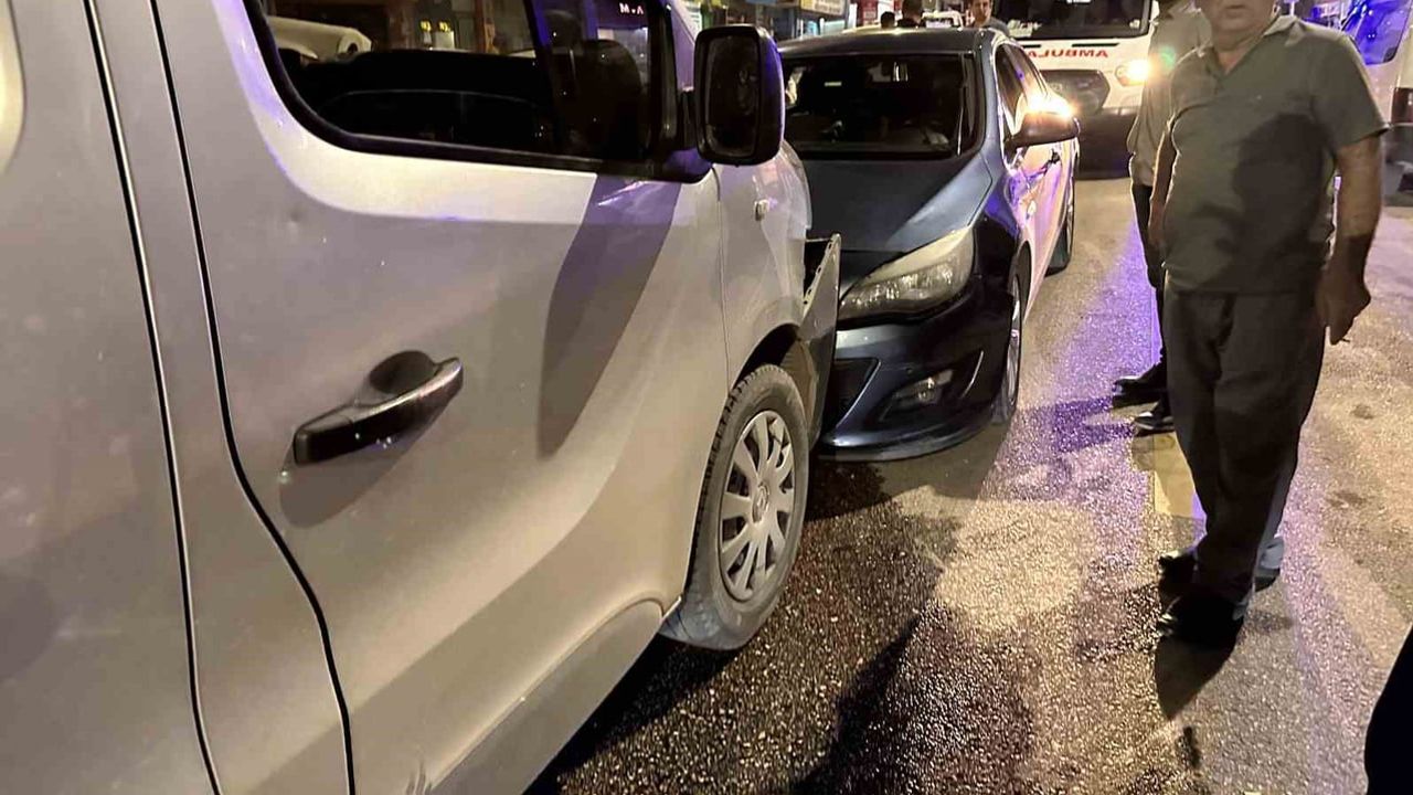 Elazığ'da Şehit İdris Doğan Caddesi'nde zincirleme çarpışma: 2 yaralı