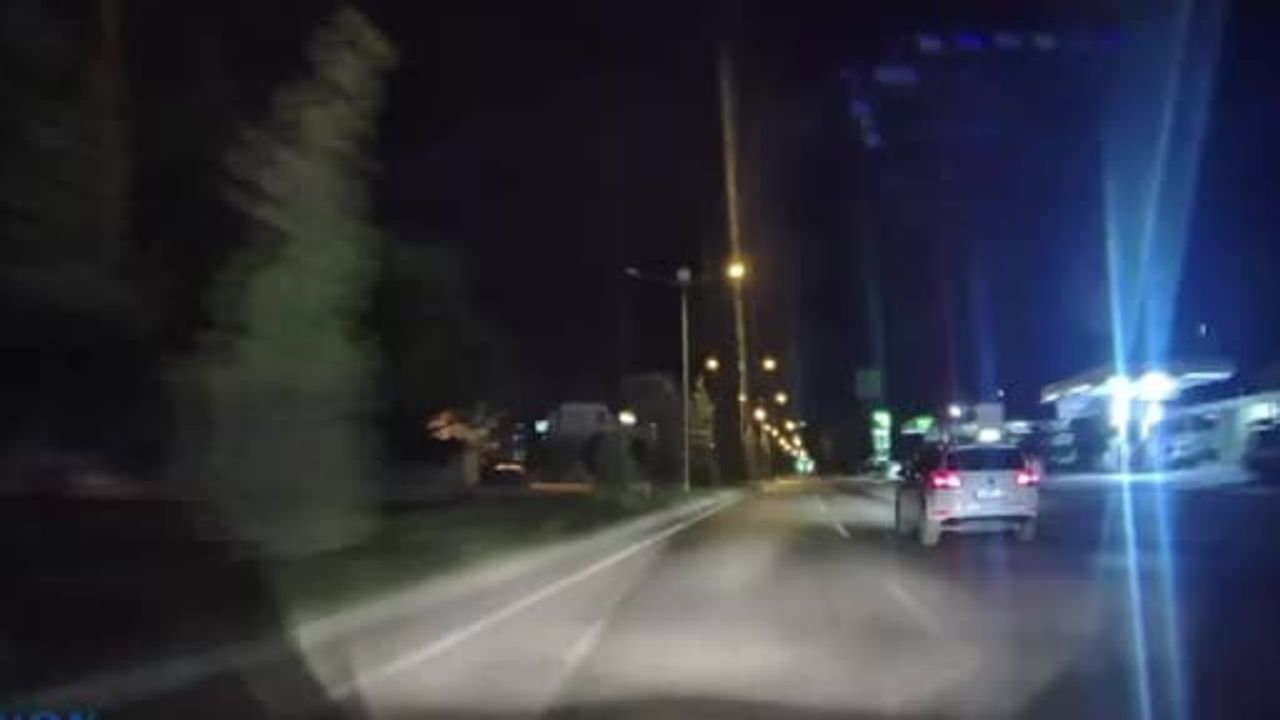 Elazığ'da trafikte tehlikeli makas: kameraya yansıyan anlar