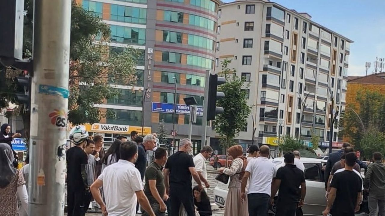 Elazığ Gazi Caddesi'nde yayaya çarpıp kaçan sürücü aranıyor
