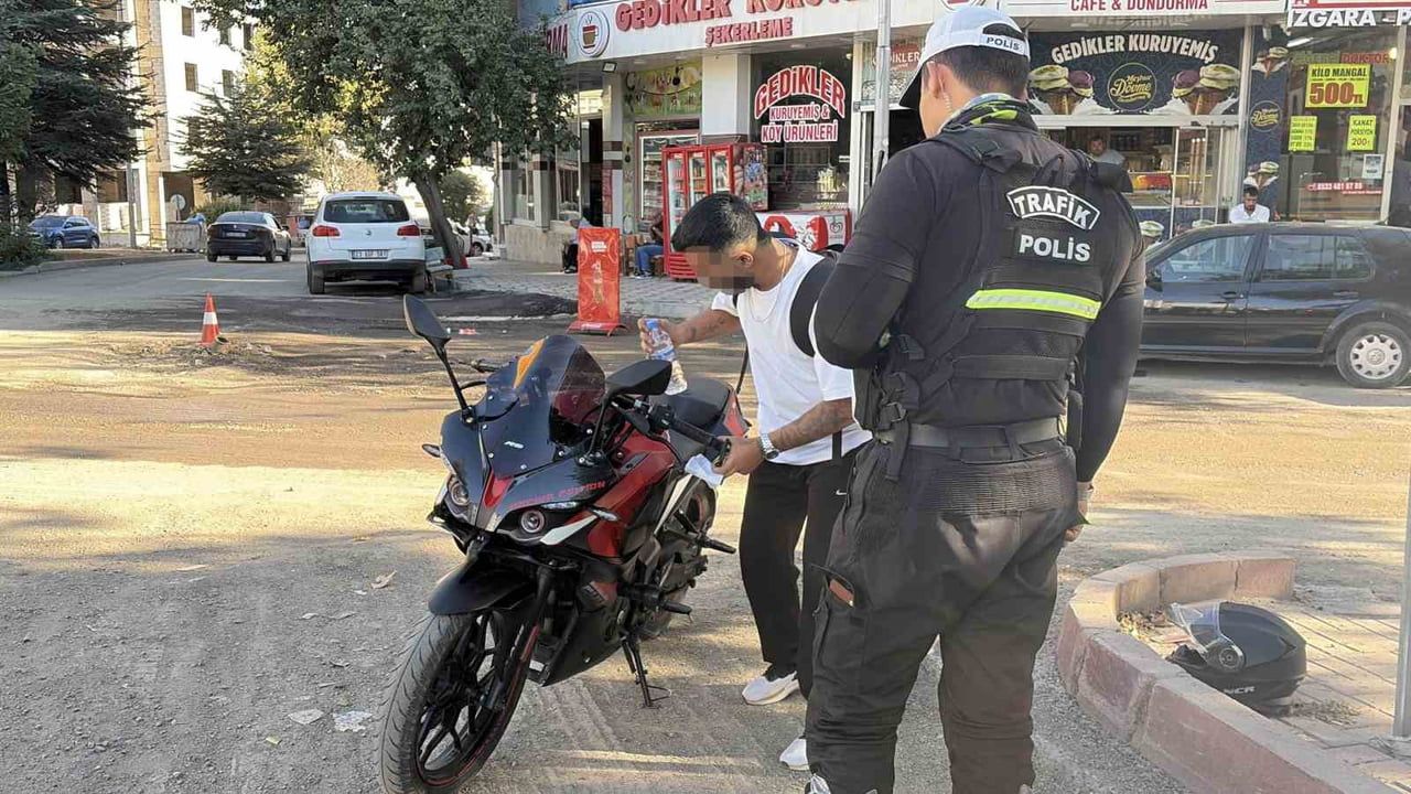 Elazığ trafik ekipleri abart egzozu affetmedi: motosiklet 1 ay trafikten men edildi