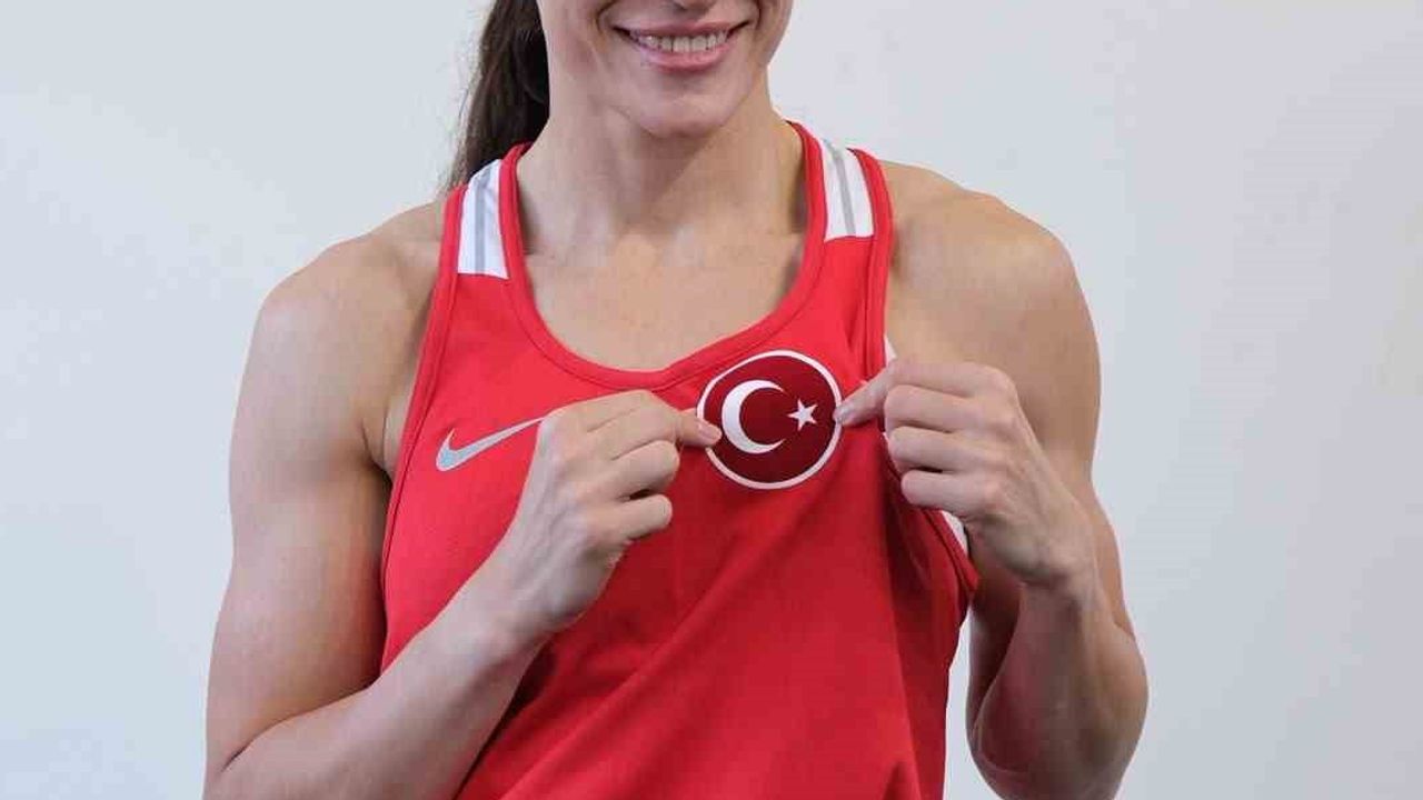 Elazığlı boksör Gizem Özer Sofya'da Avrupa şampiyonasında ringe çıkıyor