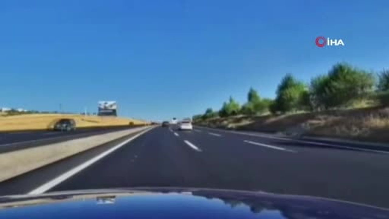 Elmadağ'da karşı şeride geçen araç iki otomobile çarptı: 1 ölü, 7 yaralı