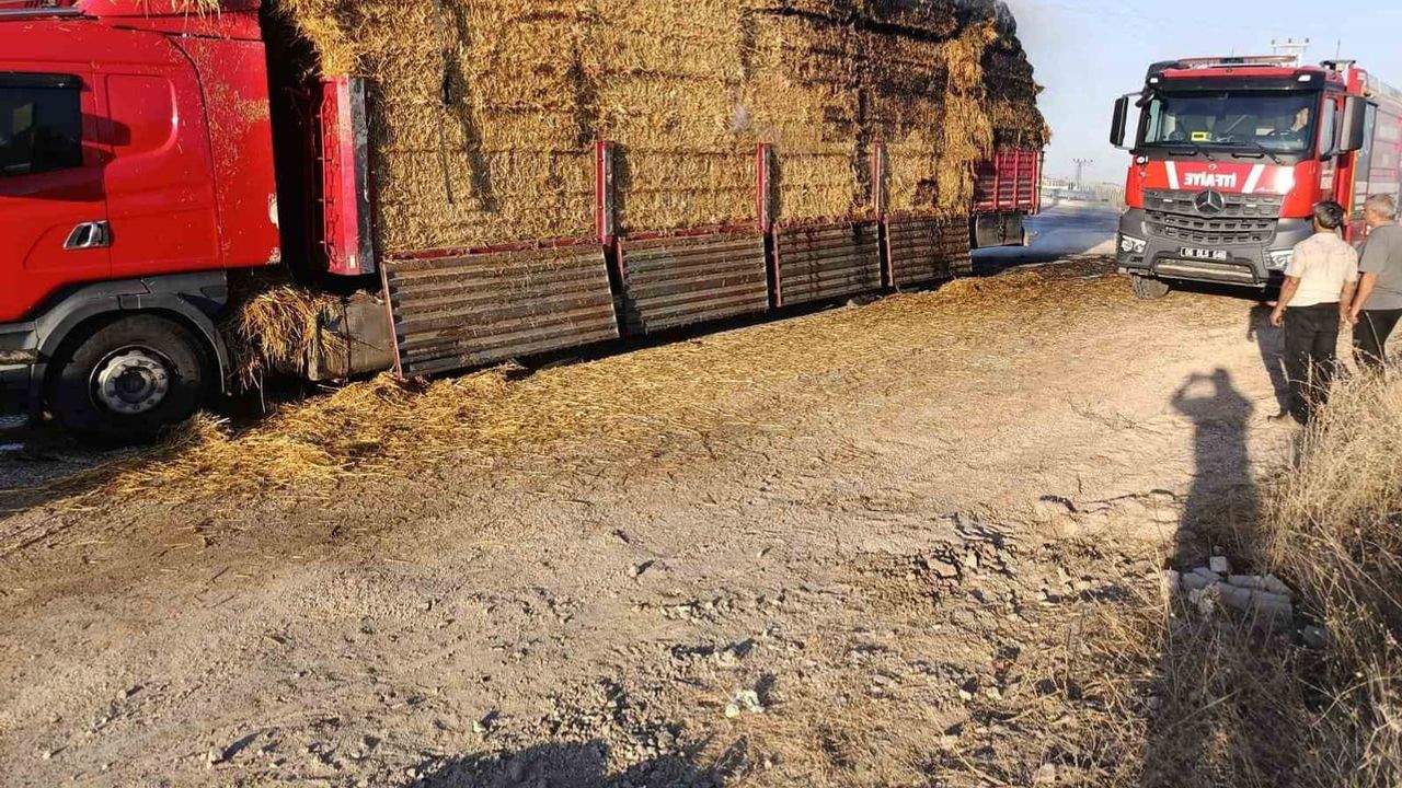 Elmadağ’da saman balyaları alevlenince mahalle seferber oldu