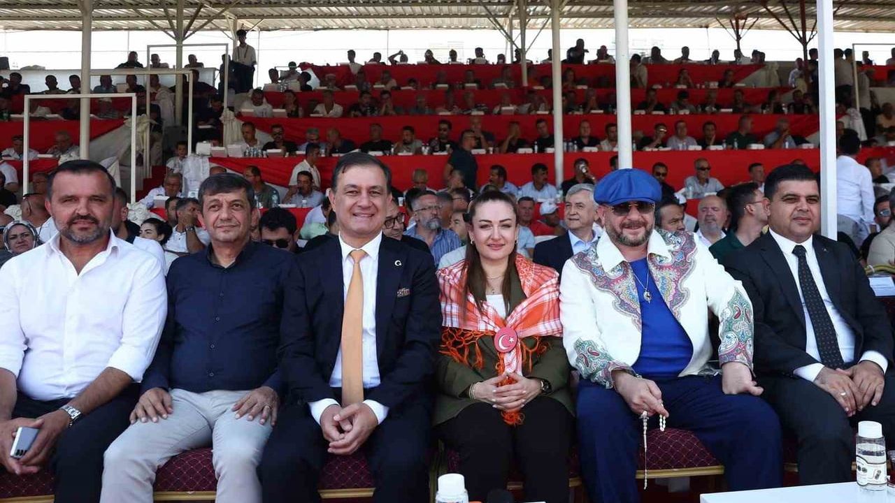 Elmalı'da er meydanının gerilimi dostlukla sonlandı