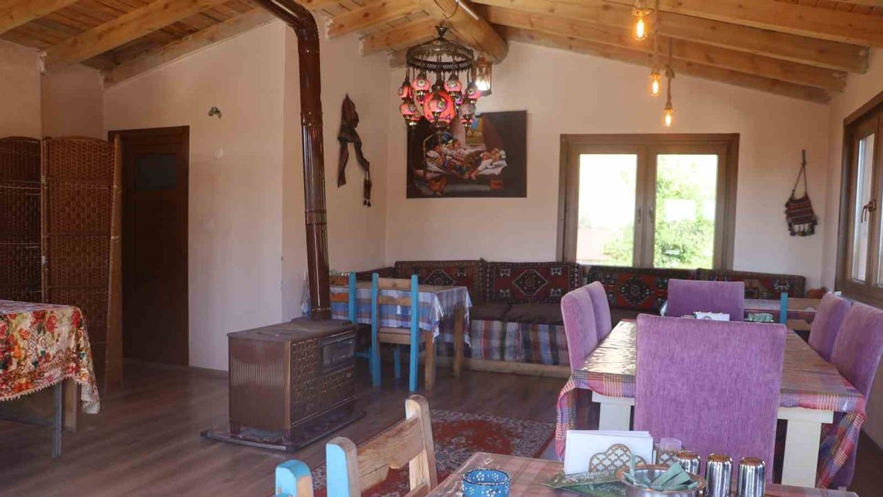 Emekli memurun köy evini kafe dönüştürme hikayesi