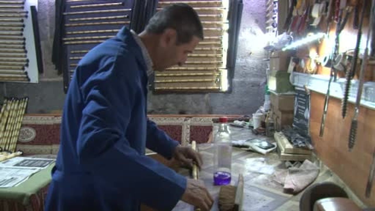 Emekli öğretmenden Hunat Hatun Külliyesi'nde 31 yıllık ney ustalığı