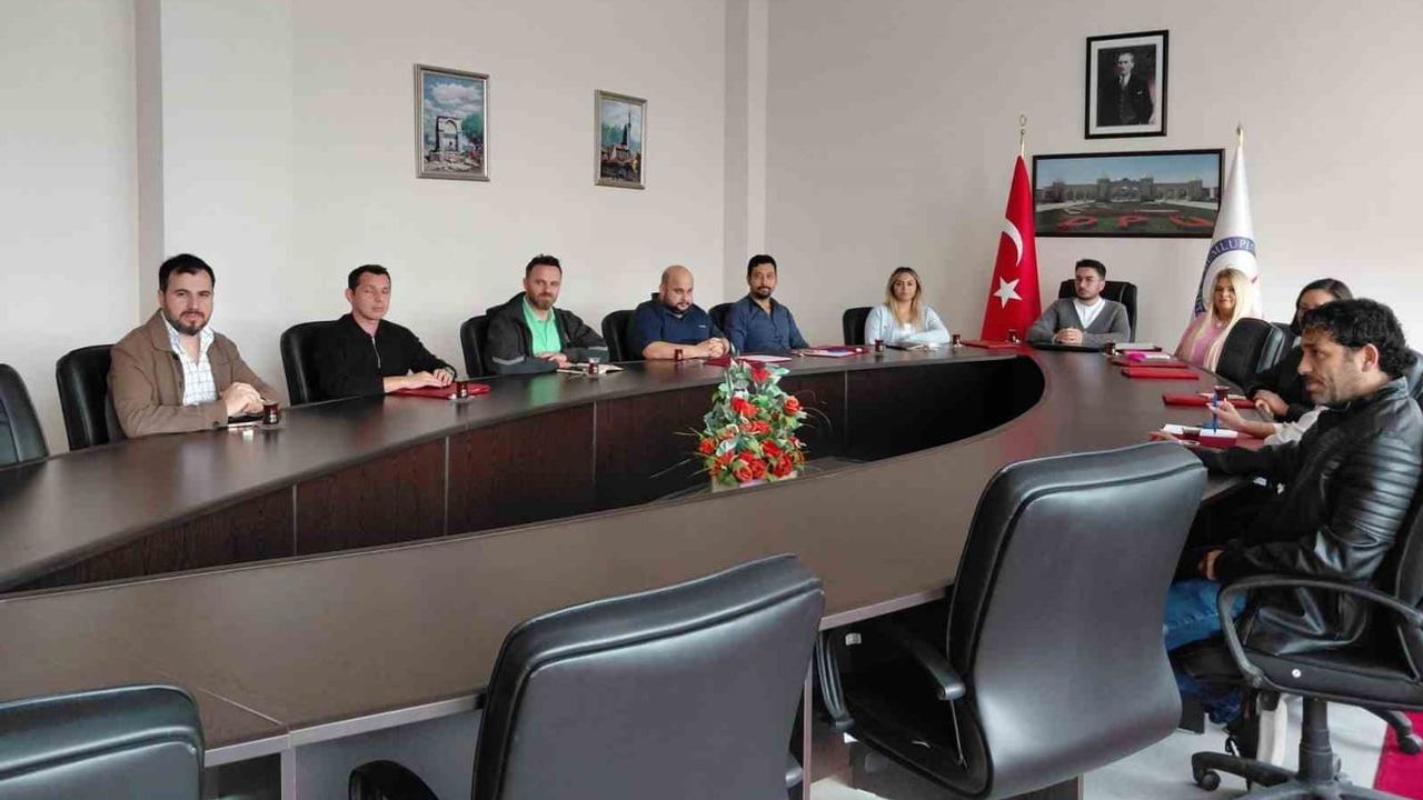 Emet MYO'da eğitim programları değerlendirildi: müfredat, staj ve dönüşüm planları masaya yatırıldı