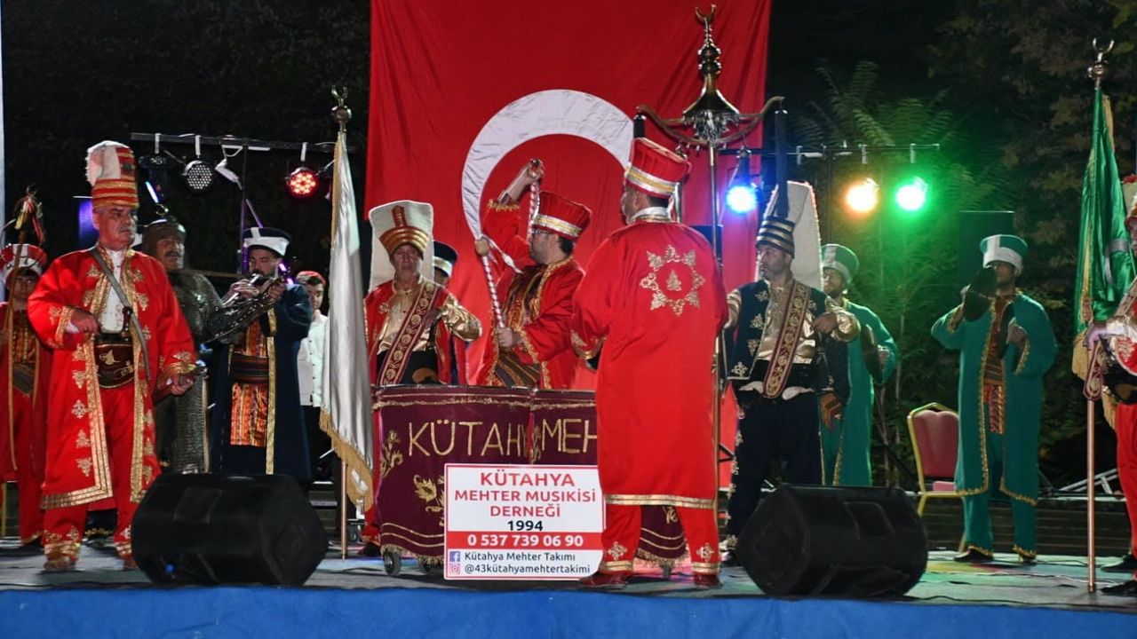 Emet'te birlik ve coşkuyla 104. kurtuluş yıl dönümü kutlandı