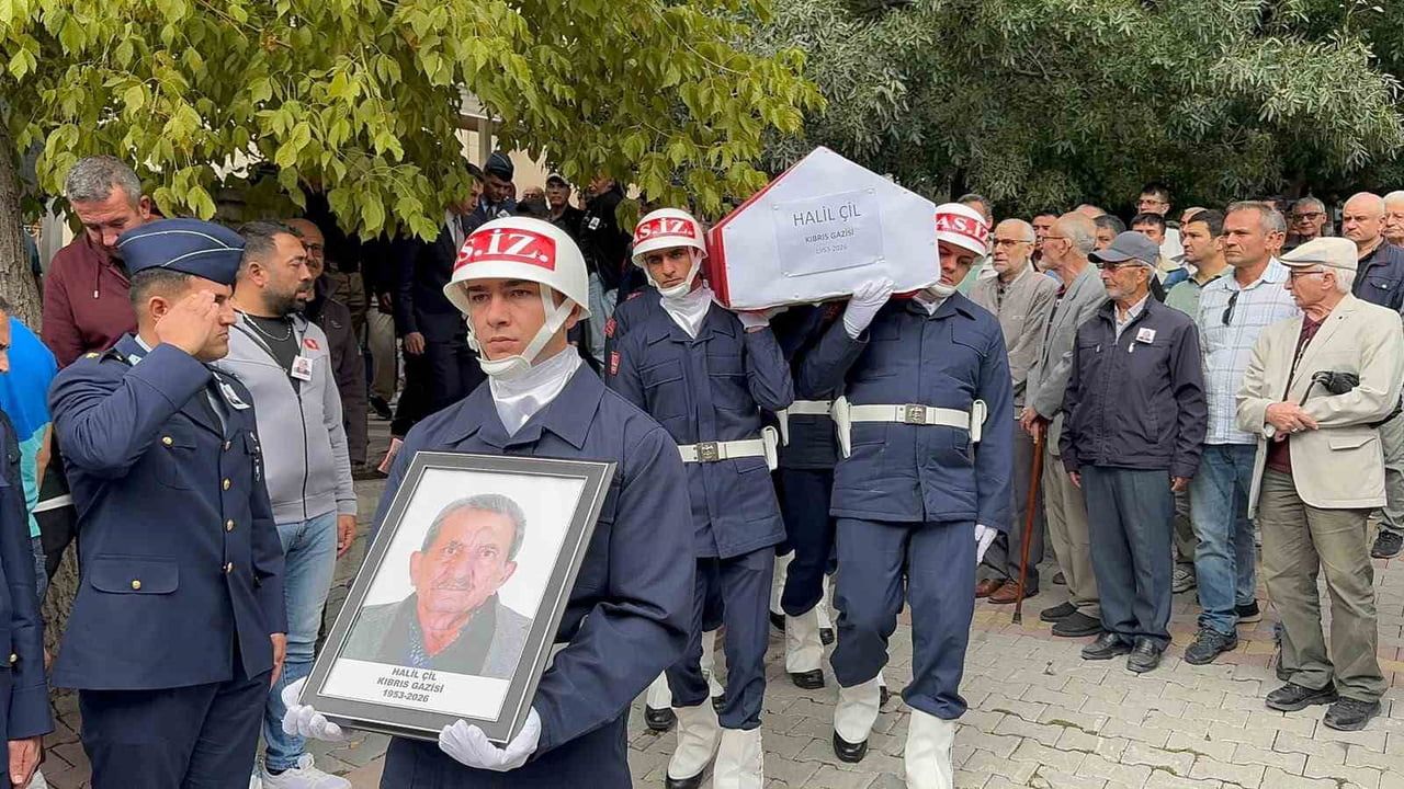 Emet'te gazi Halil Çil için tören: tabut askerlerin omuzlarında taşındı