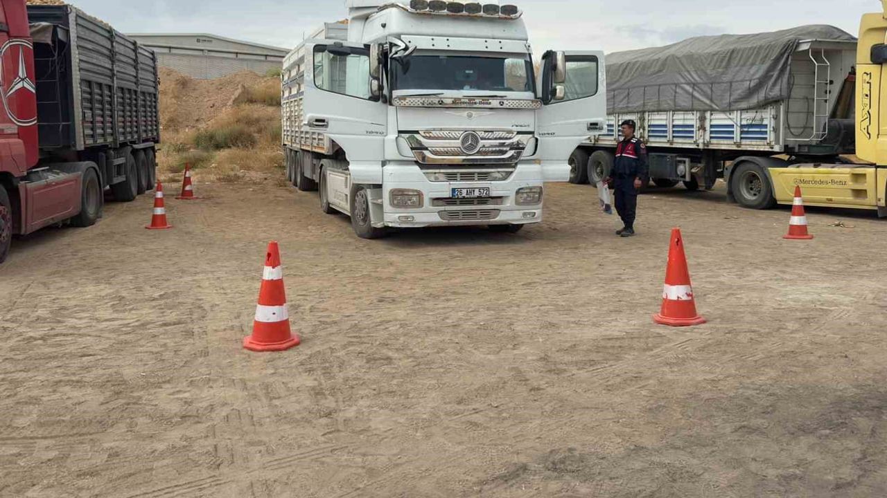 Emirdağ'da park halindeki tırın kabininde şoför ölü bulundu