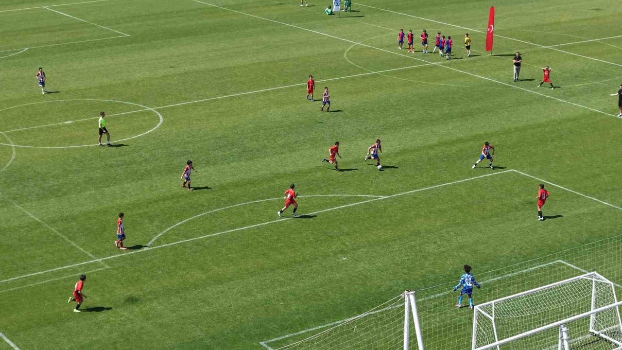 Erciyes'te yetenek sınavı: Academy Erciyes Cup 2026'da altyapı takımları buluştu