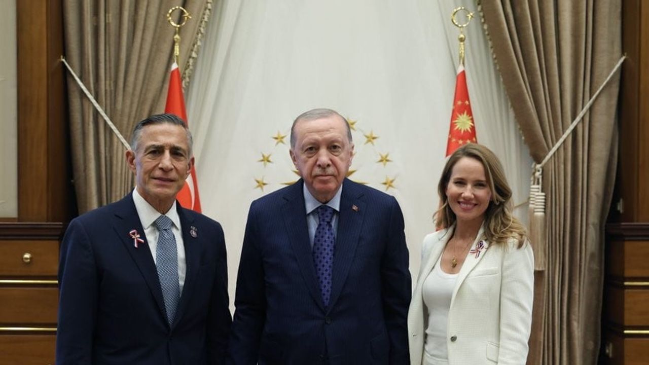 Erdoğan, ABD'li milletvekili Issa ve eşini kabul etti