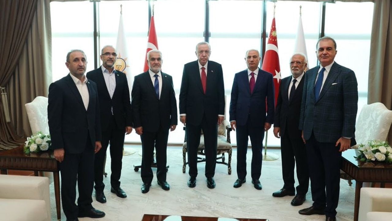 Erdoğan, AK Parti heyetiyle Yapıcıoğlu'nu kabul etti