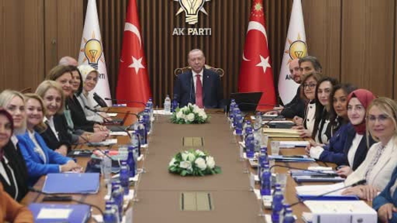 Erdoğan, AK Parti kadın belediye başkanlarını kabul etti ve yerel projeleri değerlendirdi
