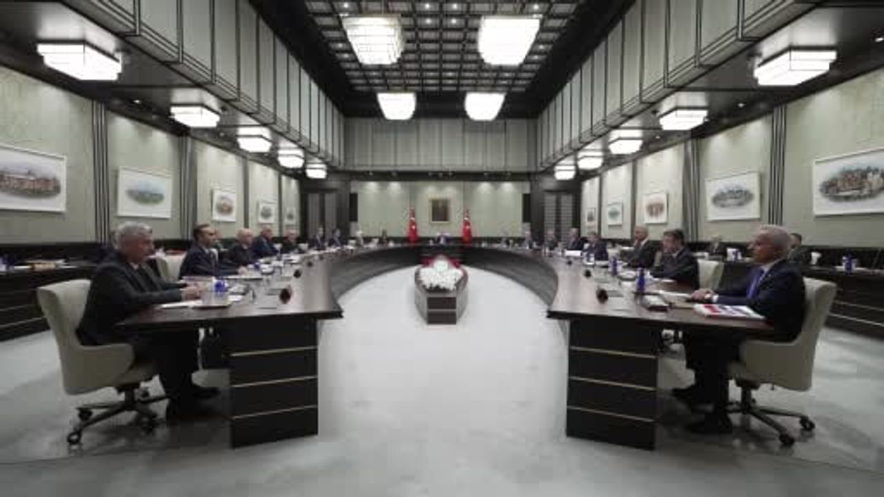 Erdoğan başkanlığında kabine toplantısı başladı