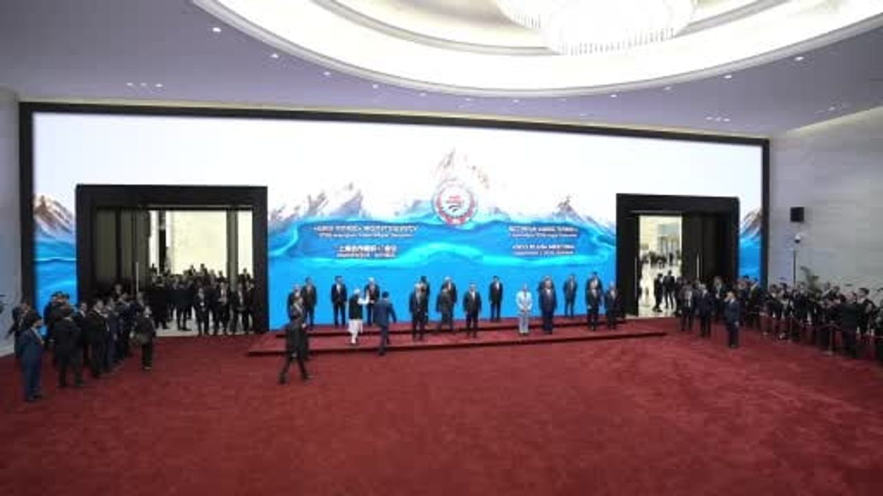 Erdoğan ŞİÖ zirvesinde aile fotoğrafında yer aldı