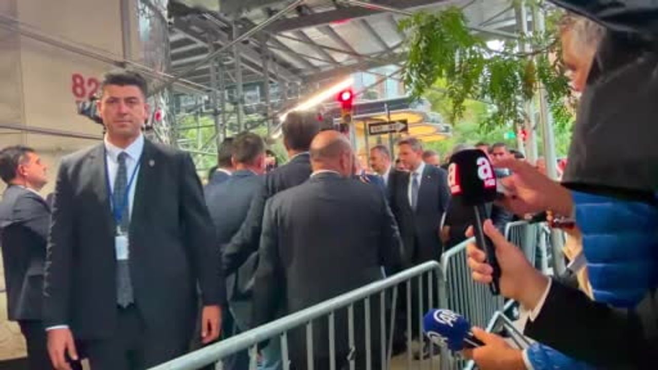 Erdoğan Türkevi'nde vatandaşların sevgi gösterisiyle karşılandı, yoğun program sinyali verdi