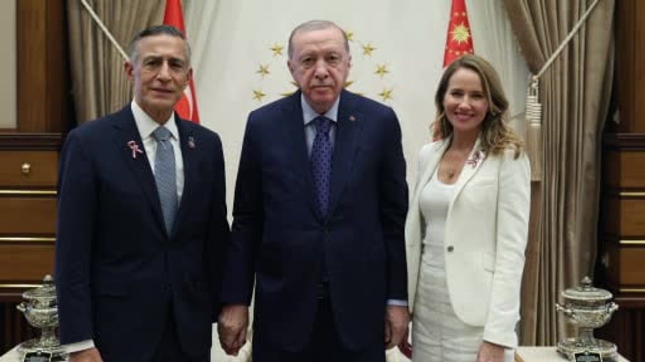Erdoğan ve ABD’nin Ankara büyükelçisi Tom Barrack görüşme masasında