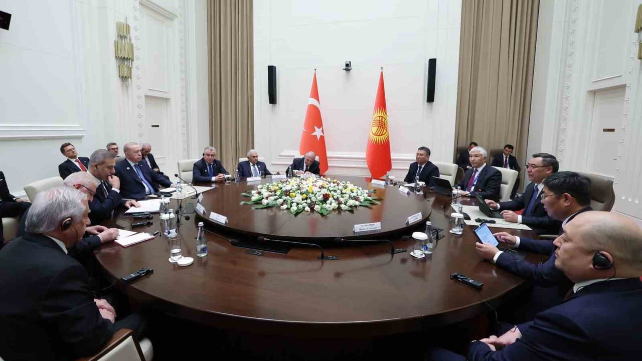 Erdoğan ve Caparov Bişkek'te zirve marjında bir araya geldi