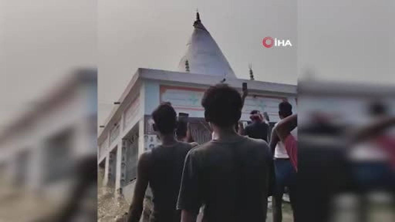 Erozyon 72 yıllık tapınağı Ganj Nehri'ne sürükledi