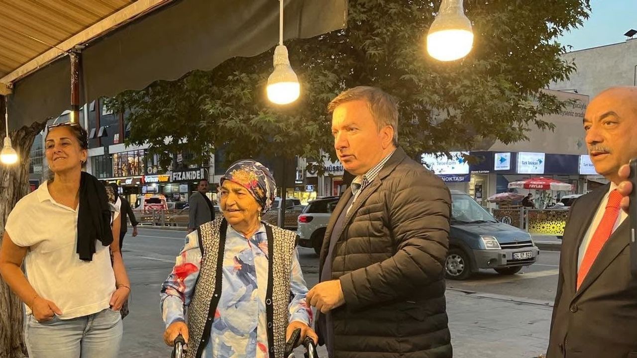 Erzincan çarşısında valilikten samimi buluşma: Aydoğdu talepleri dinledi