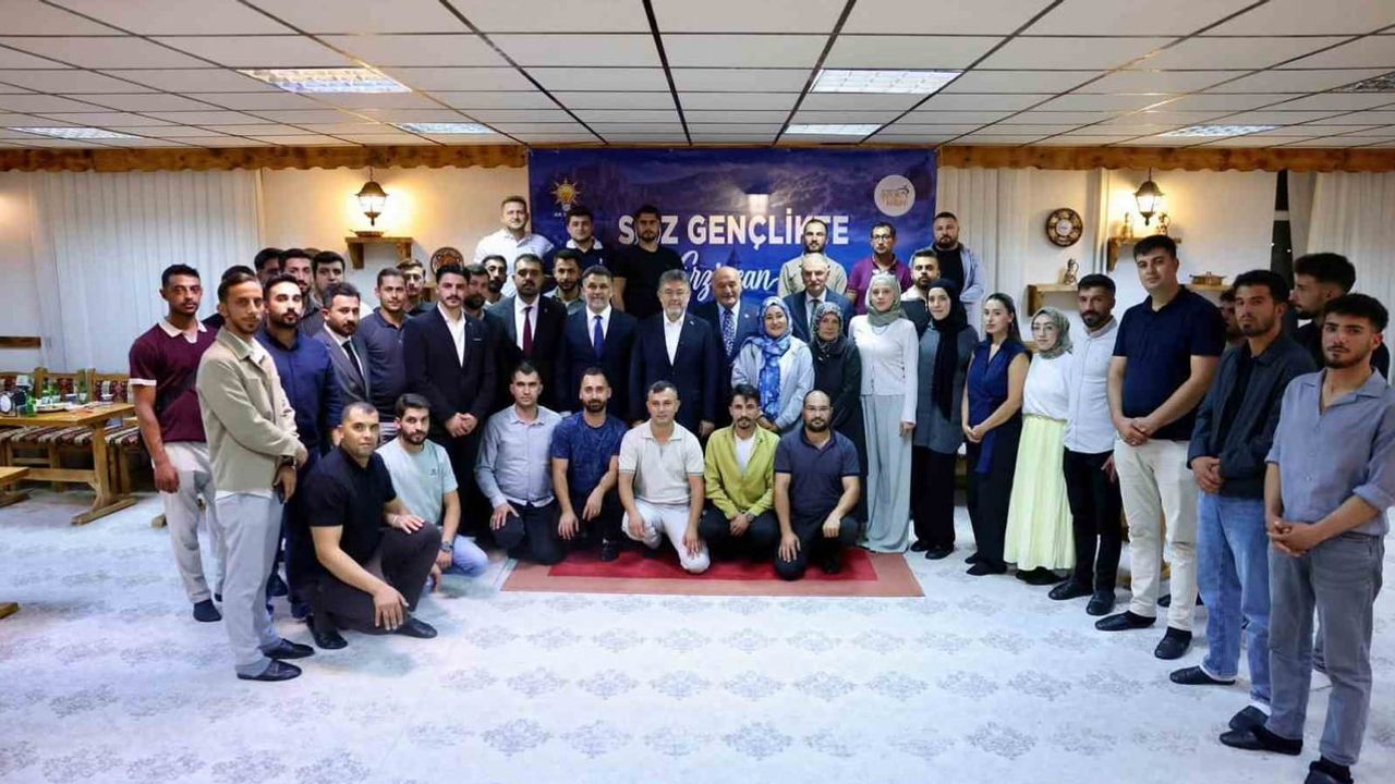 Erzincan'da gençlik buluşması: görüş ve öneriler bakanla paylaşıldı