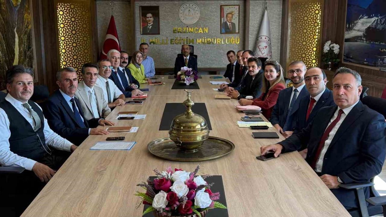 Erzincan'da ilçe milli eğitim müdürleri yeni dönem hazırlık toplantısı yaptı