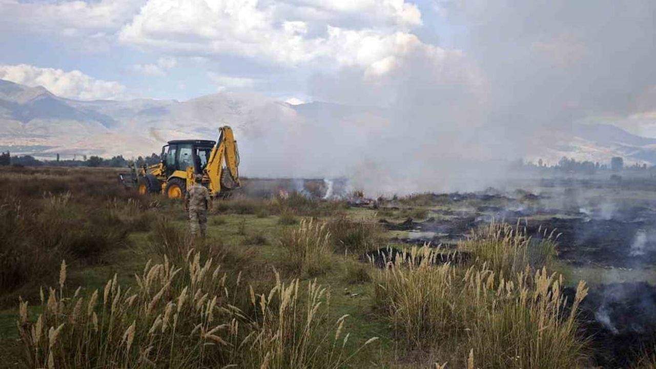 Erzincan'da kısa sürede müdahale: Yalınca'daki arazi yangını söndürüldü