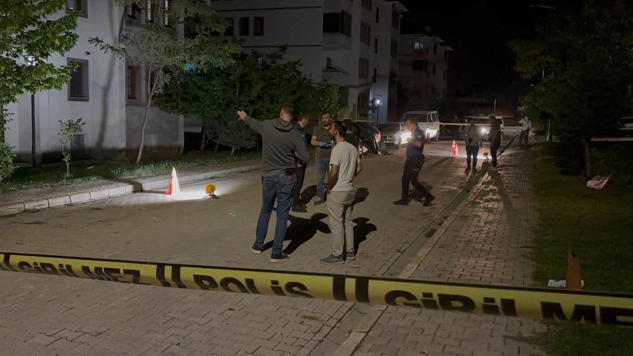 Erzincan'da Munzur Mahallesi'nde eve ateş açıldı, şüpheli gözaltına alındı
