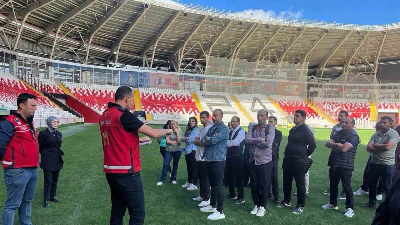 Erzincan'da özel güvenlik görevlilerine spor güvenliği eğitimi