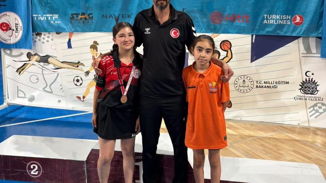 Erzincan'ın genç yıldızı Çorum'da masa tenisinde ikinci sırayı aldı