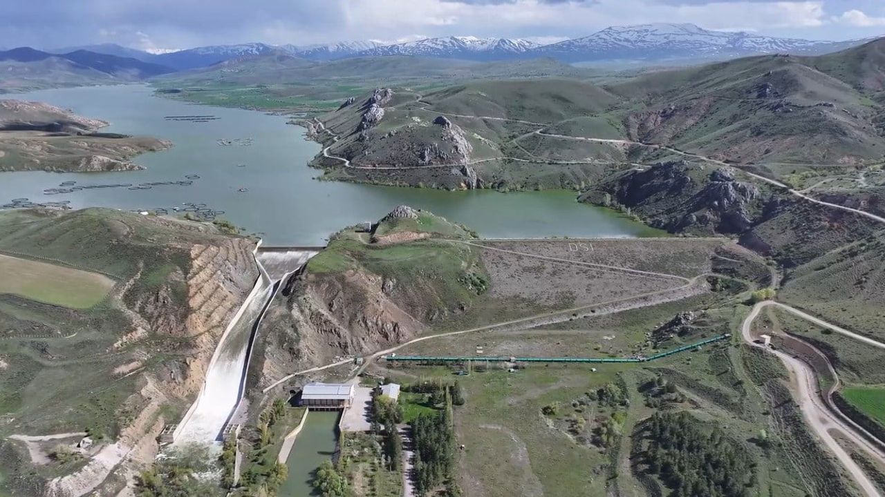 erzincan ovasında baraj ve sulama suyu bereketi çoğaltıyor