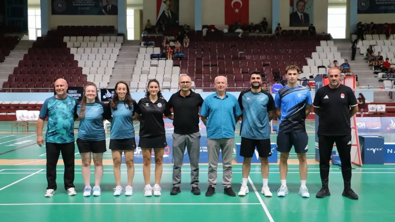 Erzincanlı badmintonculardan Akdeniz başarısına hediye raket