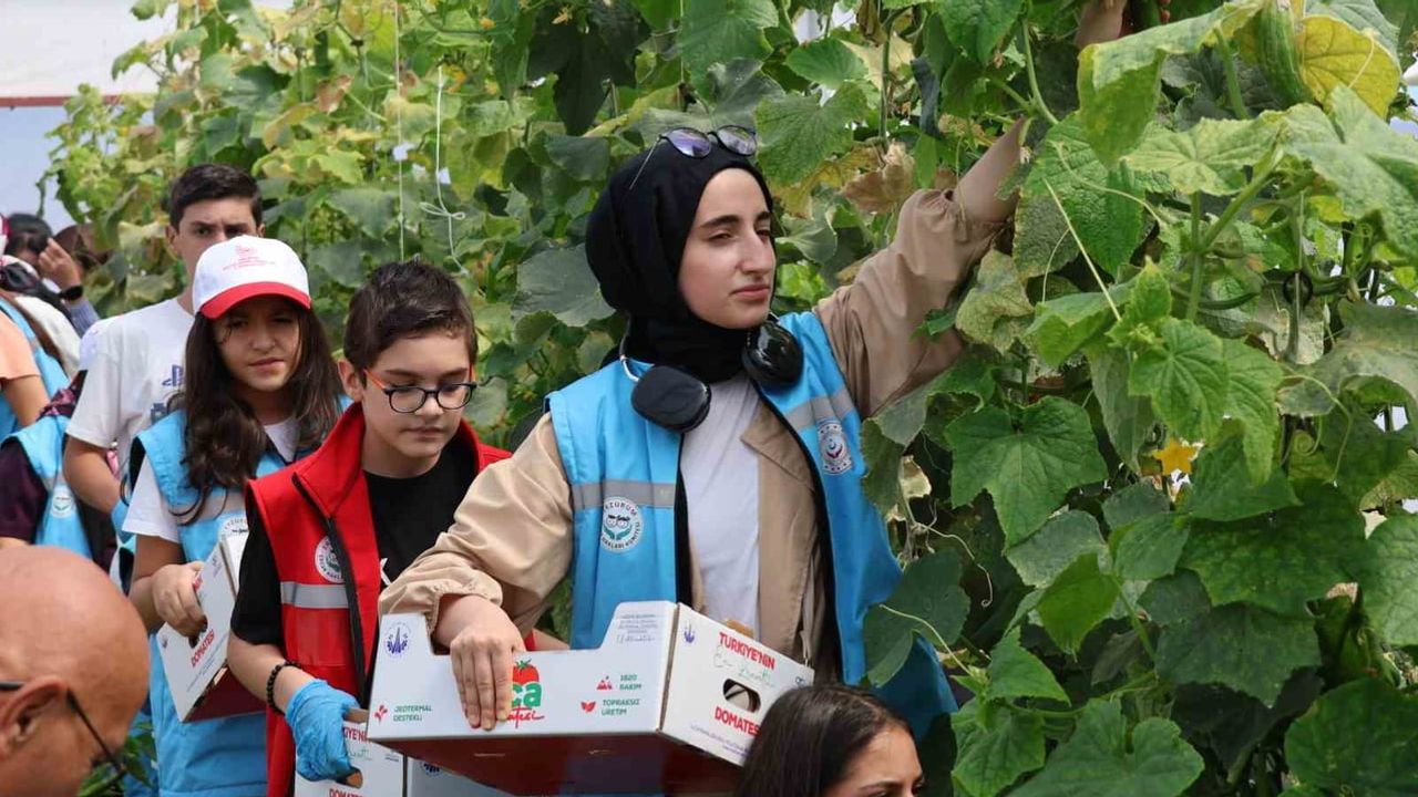 Erzurum'da çocuklar iklim için sahaya indi