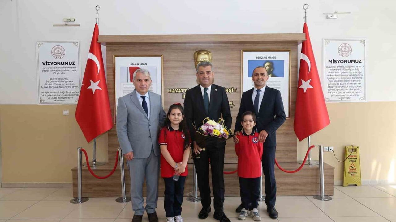 Erzurum'da uyum haftası coşkusu: müdür miniklerin ilk gün heyecanına ortak oldu