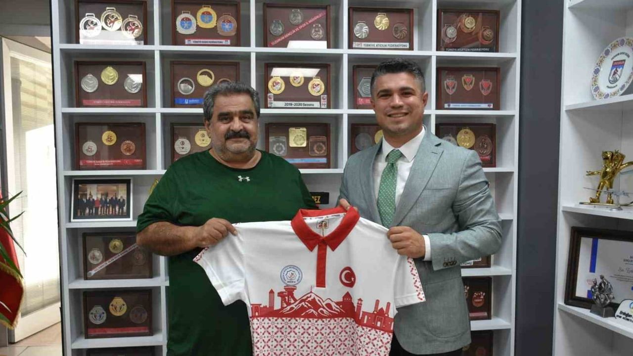 Erzurum potasında yeni dönem: görev bayrağı öğrencisine devredildi