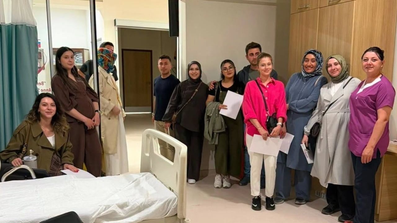 Erzurum Şehir Hastanesi'nde gebe okulu yeni mezunlarını uğurladı