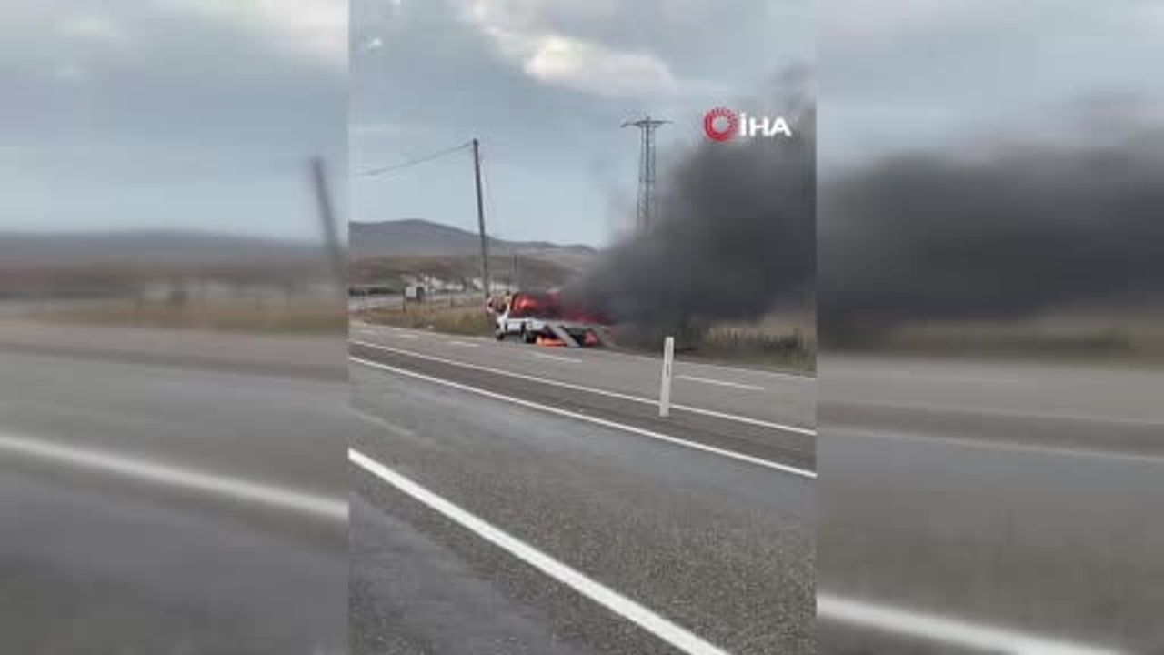 Erzurum-Tortum yolunda seyir halindeki çekicide yangın söndürüldü